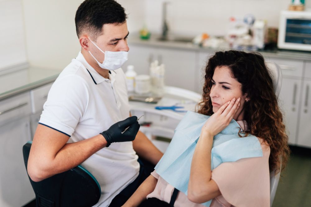 A severe toothache that does not go away can indicate a dental emergency and requires prompt attention.